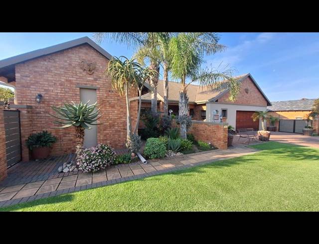 3 BEDROOM HOUSE FOR SALE IN MIDSTREAM ESTATE